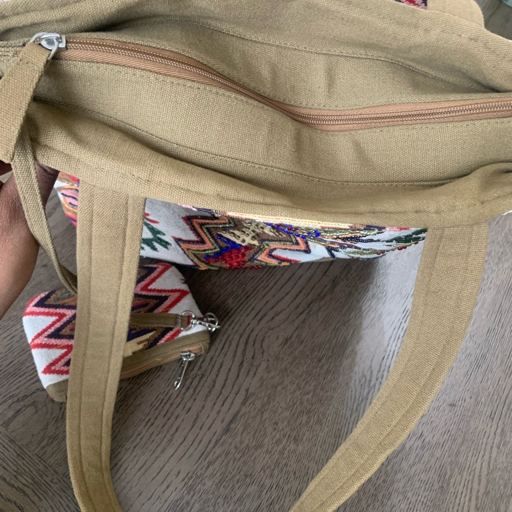 Multicolor Geometric Pattern Tote With Pouch - image 3